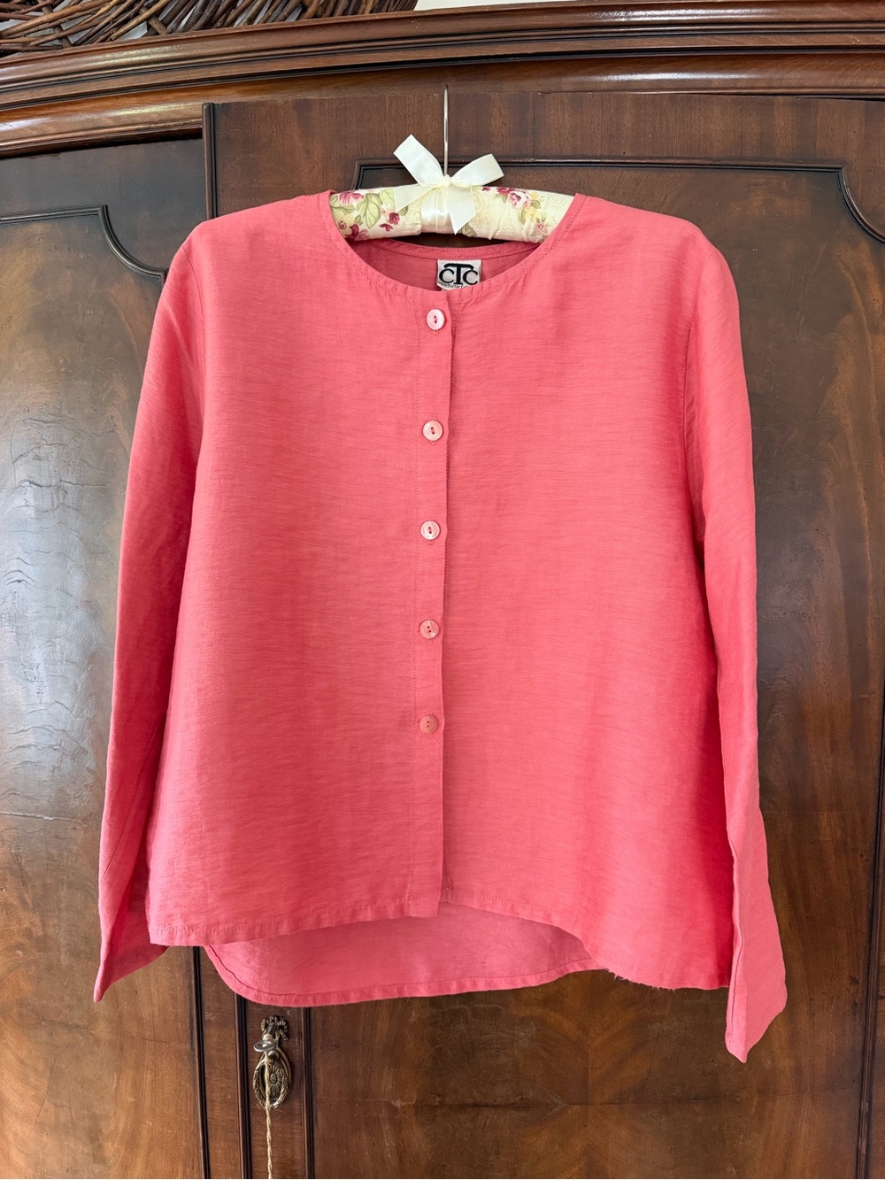 CTC Coral Button-Front Long-Sleeve Women's Top